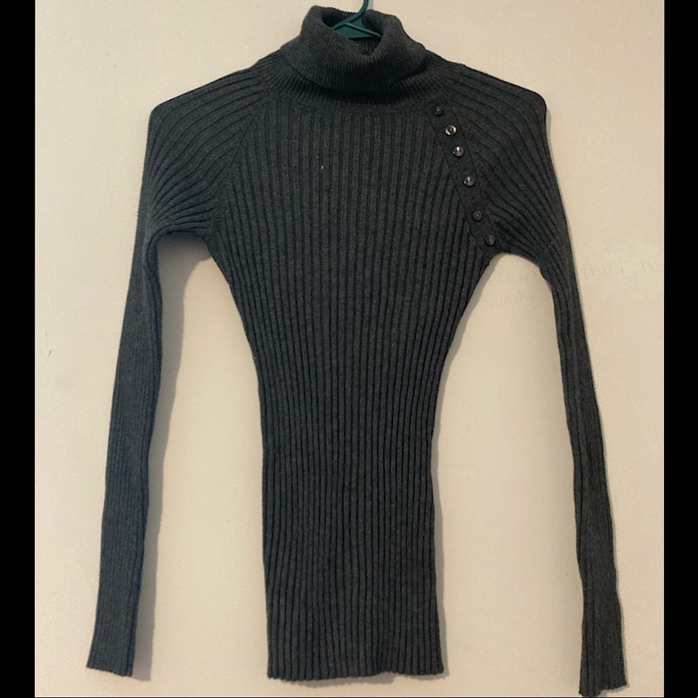 Turtle neck long sleeve shirt